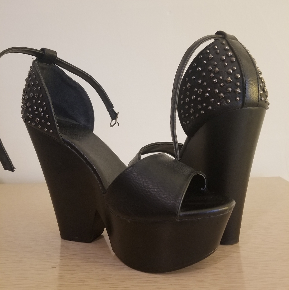 *Sold* Torrid Platform Heels